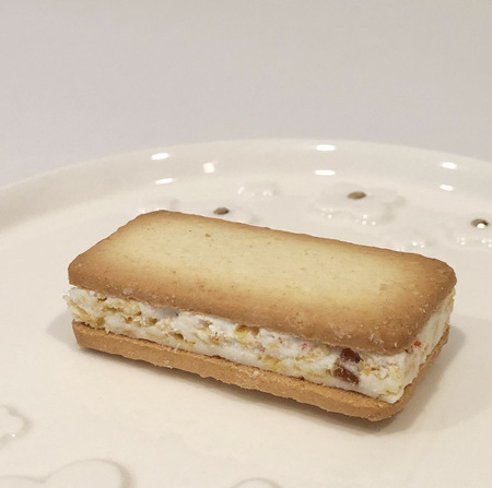 20241217 フルーツパフェ風味サンドクッキー (7).jpg