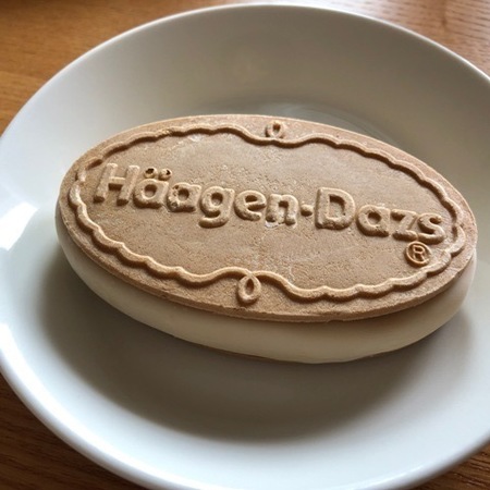 ハーゲンダッツ　クリスピーサンド　ウイークエンドシトロン (3).JPG