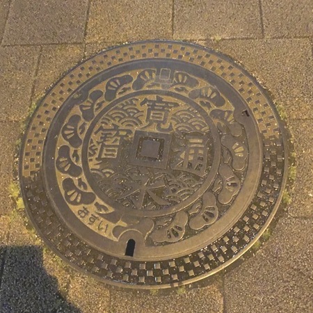 香川　銭形マンホール　寛永通宝マンホール.JPG